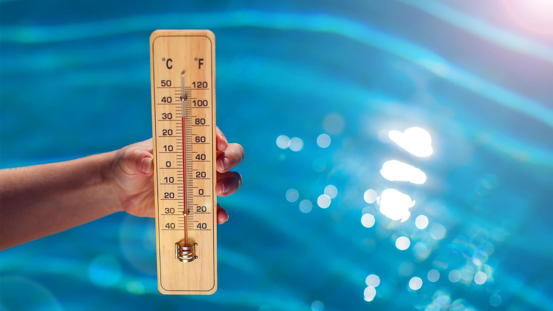 Thermostat au bord de la piscine