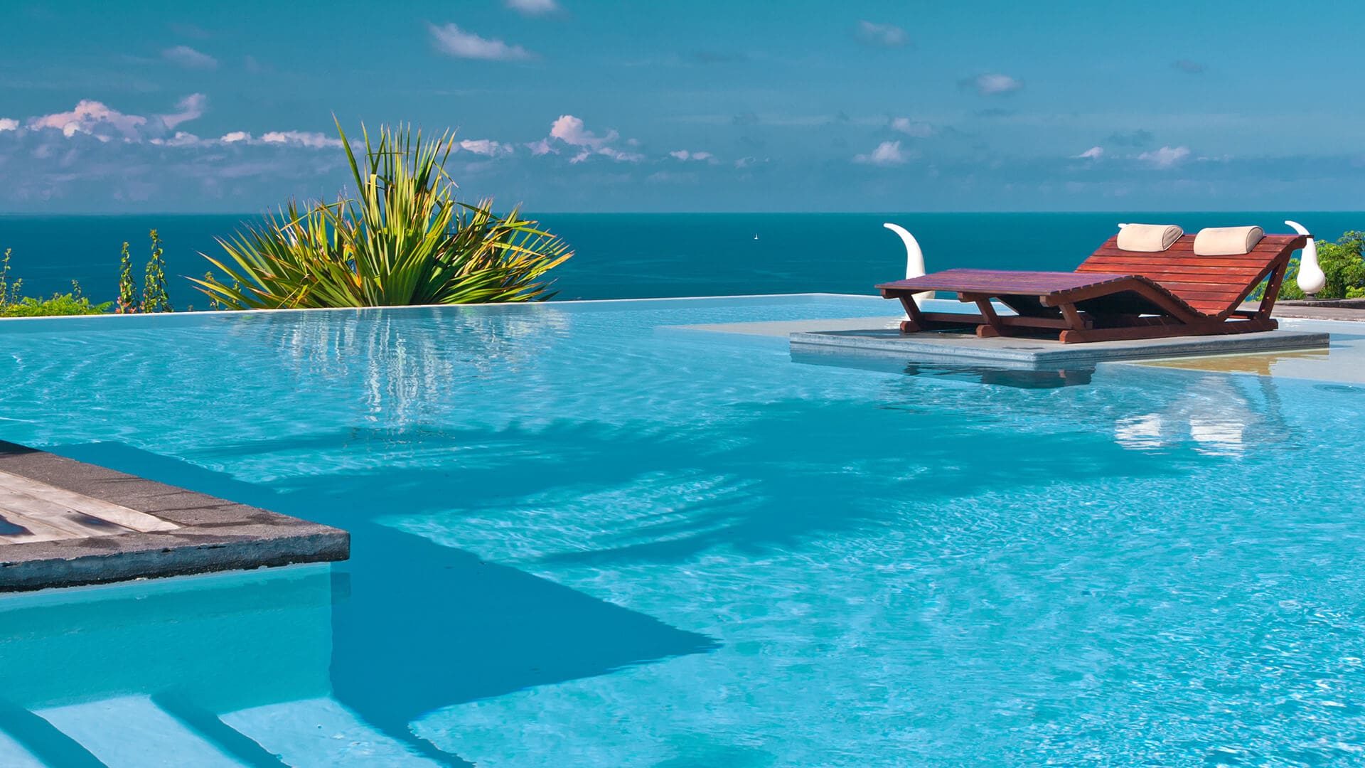 Magnifique piscine avec une vue imprenable