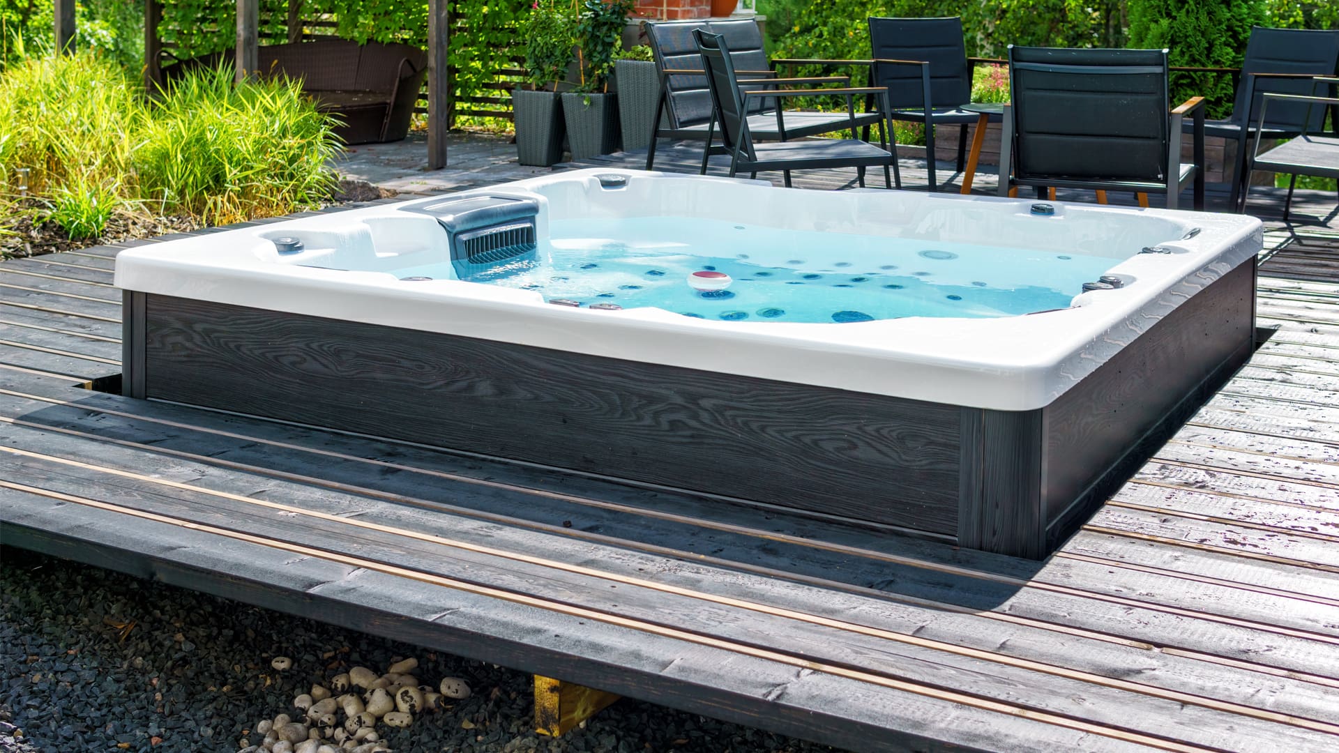 un spa d'extérieur pour réduire les couts d'utilisation du spa