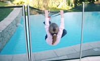 https://www.piscines-hydrosud.fr/medias_produits/imgs/barriere-piscine-filet-beethoven.jpg