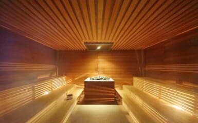 intérieur d'un sauna traditionnel