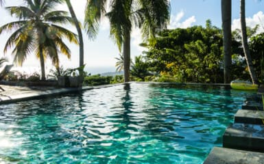 magnifique piscine naturelle respectant l'économie circulaire