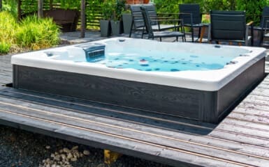 un spa d'extérieur pour réduire les couts d'utilisation du spa