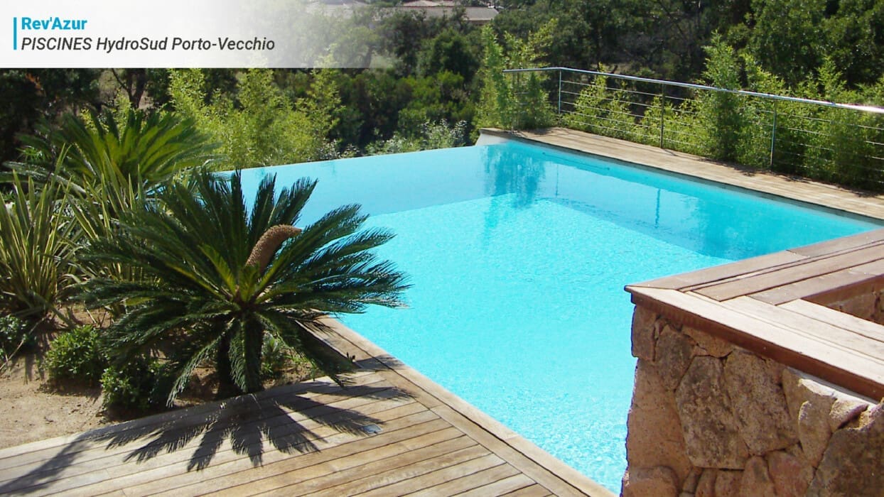 Piscine à débordement faite par PISCINES HydroSud Porto-Vecchio