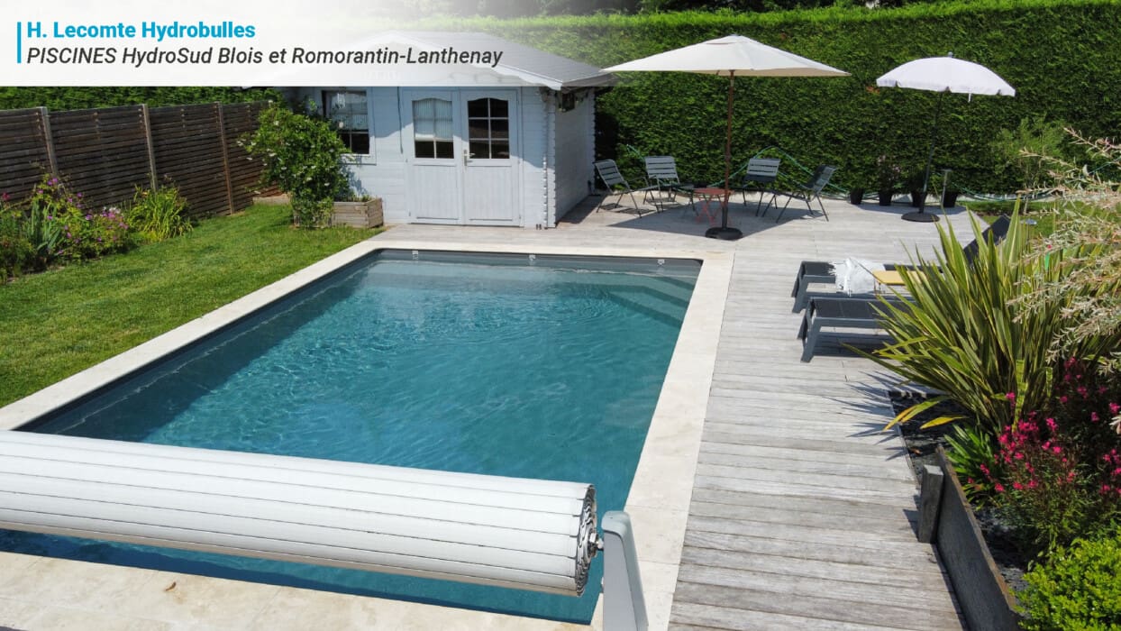 piscine traditionnelle avec volet hors sol