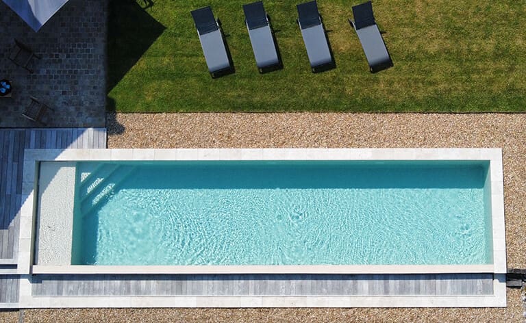 Piscine béton liner blanc