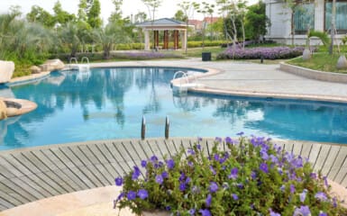 Splendide jardin avec piscine